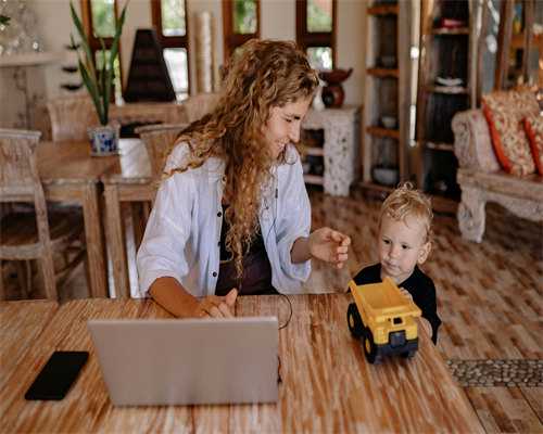 第三代试管婴儿费用深度解析：供卵助孕与成功率影响因素